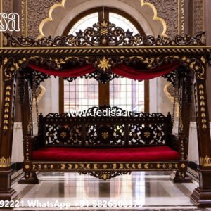 Indoor Classic Swing Design with Rich Wooden Finish No-5683